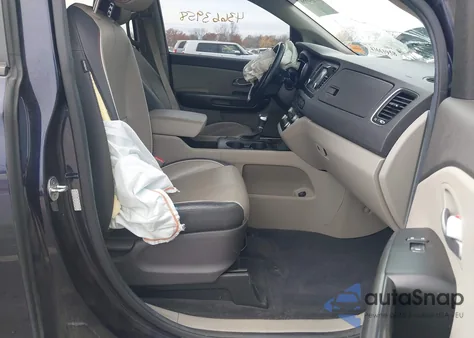 2018 Kia Sedona Lx z USA, uszkodzony, nr VIN KNDMB5C16J6401211